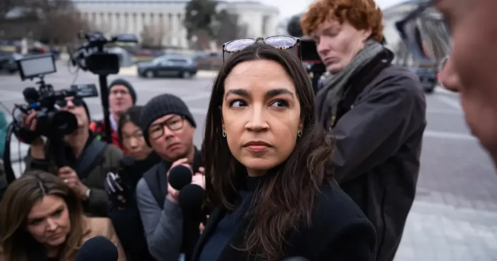 Democrats slam GOP bill limiting congressional stock trading as a “scam” Democrats slam GOP bill limiting congressional stock trading as a “scam”