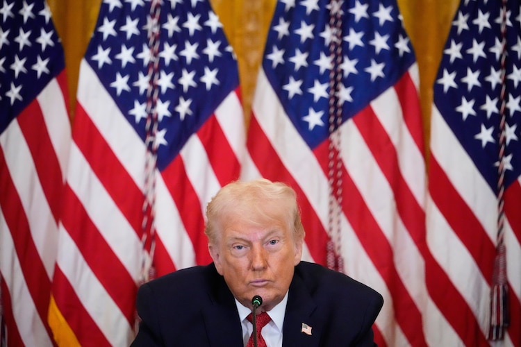 Trump threatens Europe with tariffs over Greenland deal