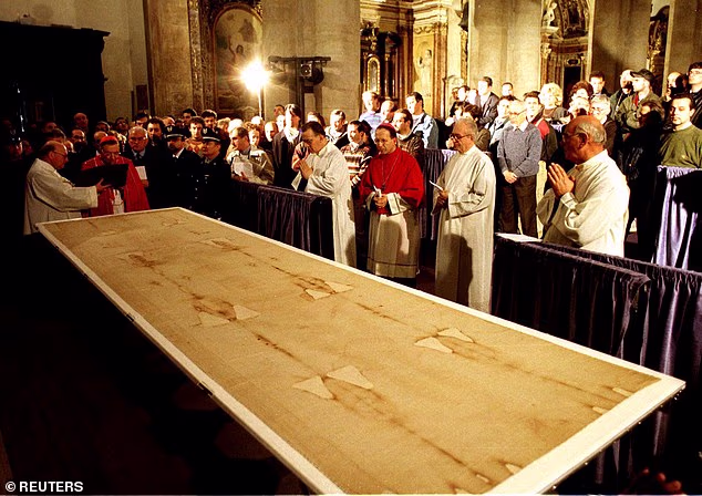 New study strengthens case for shroud of Turin as Jesus’ burial cloth New study strengthens case for shroud of Turin as Jesus’ burial cloth