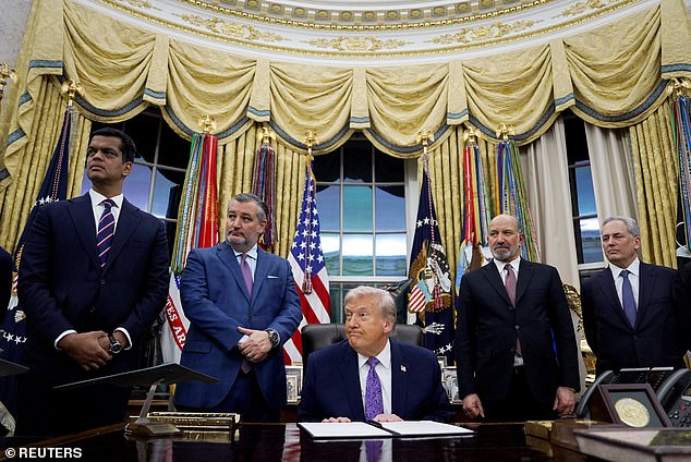 Donald Trump considers mass pardons for staff before leaving office Donald Trump considers mass pardons for staff before leaving office