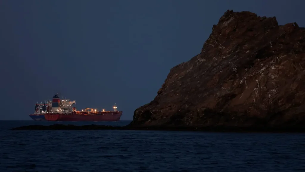 Iran may deploy naval mines in Strait of Hormuz, US intelligence believes – report