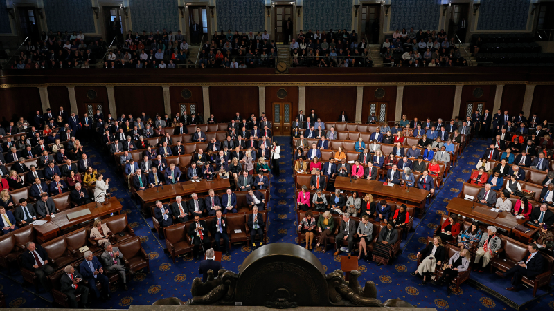 Senate passes measure prohibiting preferential airport screening for lawmakers