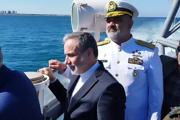 Revolutionary Guard’s outlets slam Araghchi over Hormuz reopening tweet