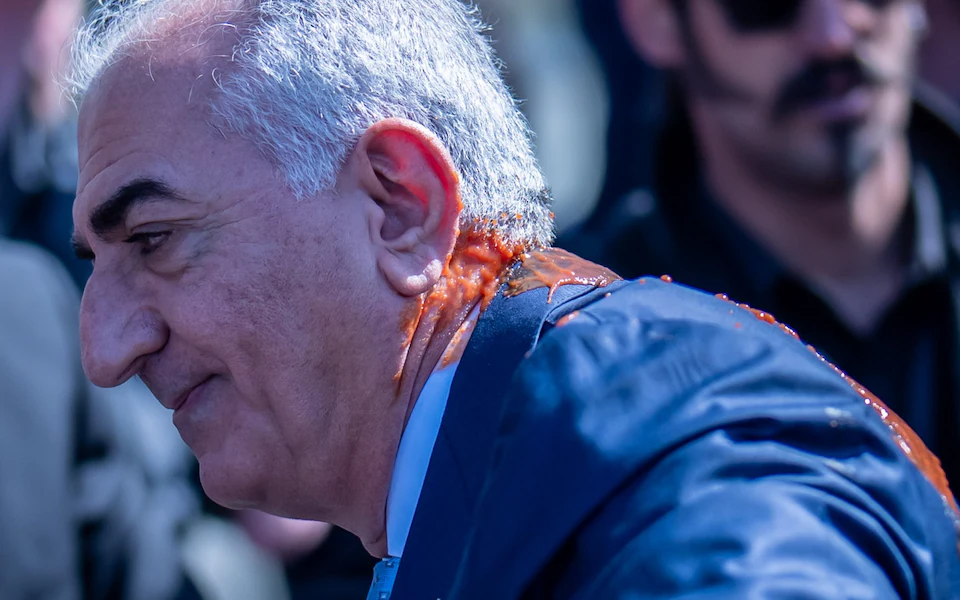 Exiled Iranian crown prince splashed with tomato juice during Berlin Press Event
