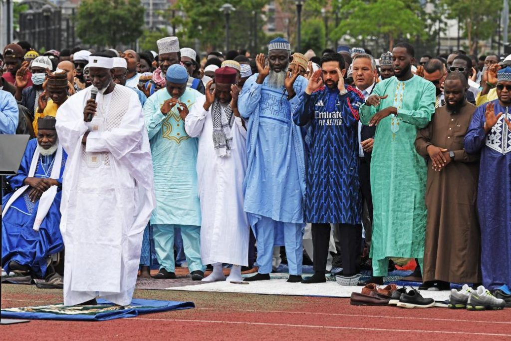 NYC Mayor Mamdani turns heads in Arsenal-inspired Eid outfit