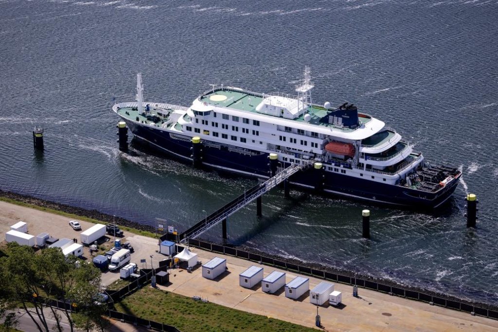 Hantavirus-hit cruise ship docks in the Netherlands for disinfection Hantavirus-hit cruise ship docks in the Netherlands for disinfection