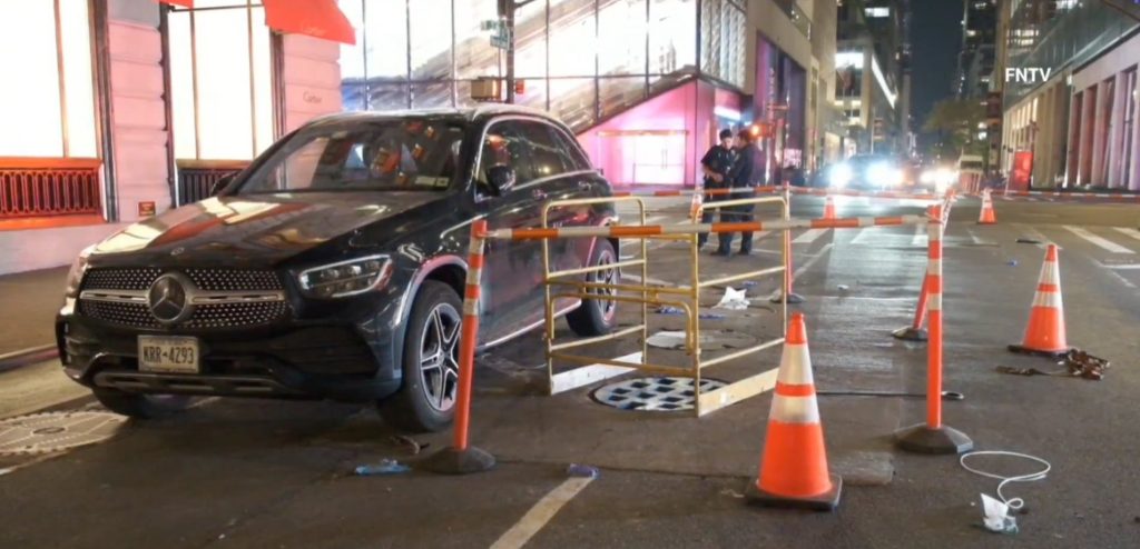 56-year-old woman dead after stepping into uncovered midtown manhole in Manhattan 56-year-old woman dead after stepping into uncovered midtown manhole in Manhattan