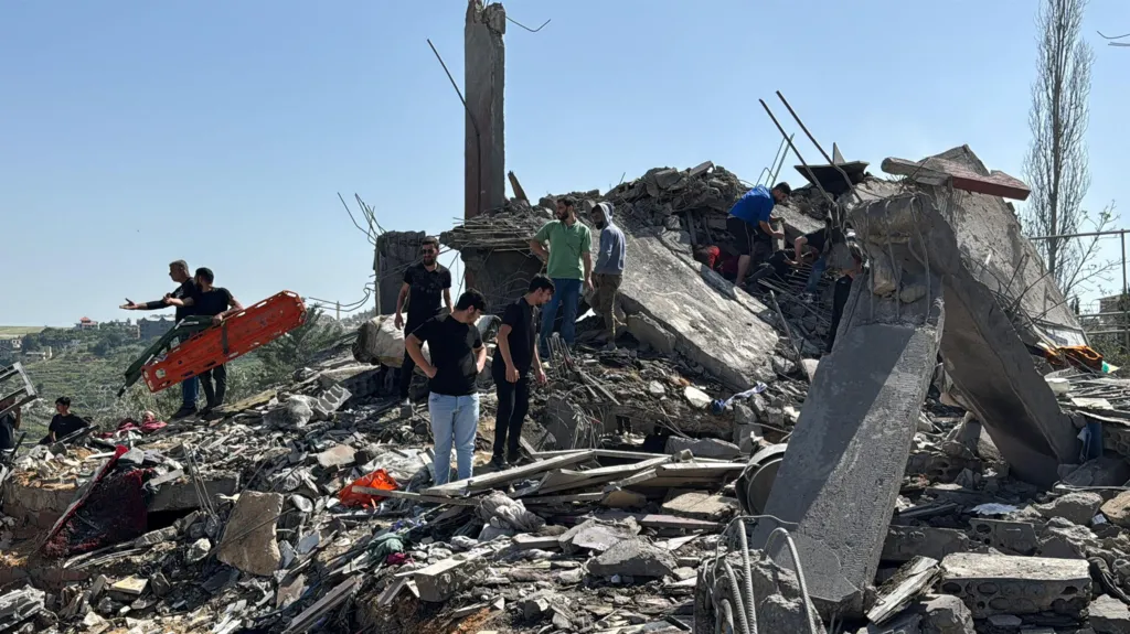 Lebanon says Israeli strikes killed 39 Lebanon says Israeli strikes killed 39