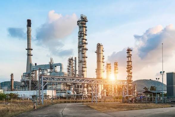 China defies US sanctions over Iranian oil as tensions escalate
