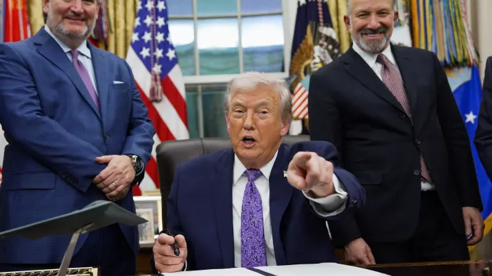 Trump signs executive order requiring AI companies to grant the federal government early access to AI models
