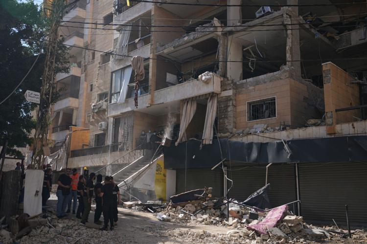 Iran missiles strike Israel, putting fragile ceasefire at risk Iran missiles strike Israel, putting fragile ceasefire at risk