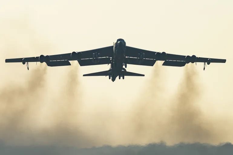 US Air Force B-52 bomber crashes shortly after takeoff US Air Force B-52 bomber crashes shortly after takeoff