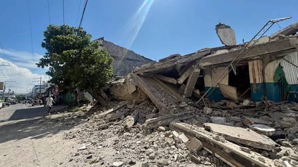 At least three dead after powerful 7.8-magnitude earthquake hits Philippines At least three dead after powerful 7.8-magnitude earthquake hits Philippines